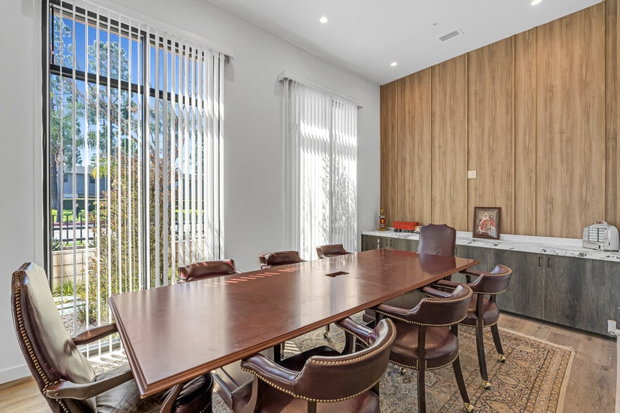 More Photos Of 752 W 19th St, Costa Mesa Loft Creative Space For Sale