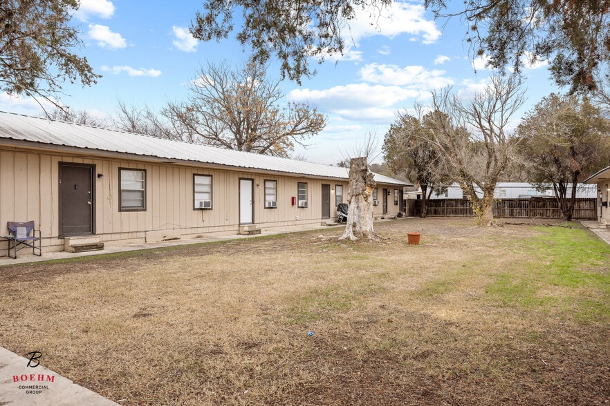 More Photos Of 2906-2908 Hunt St, Kerrville Apartments For Sale