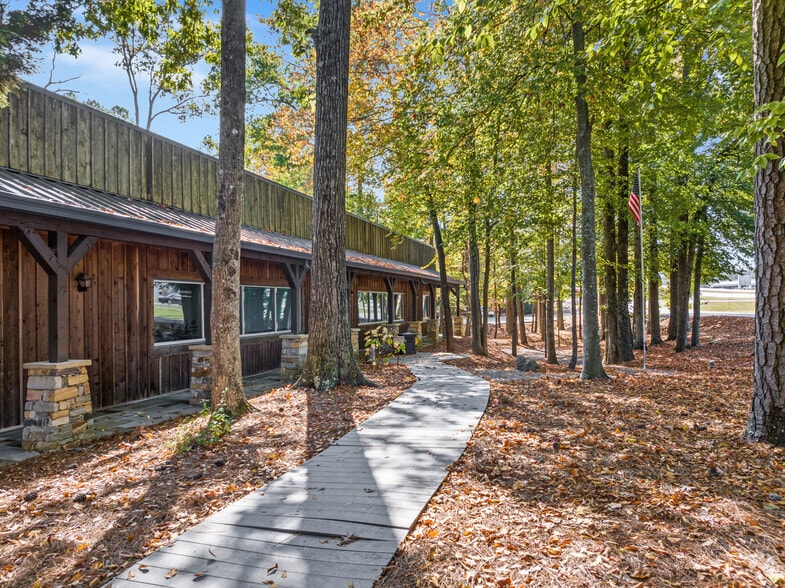 Primary Photo Of 2081 Columbiana Rd, Birmingham Coworking Space