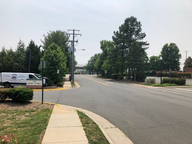 More Photos Of 722 Grant St, Herndon Medical For Sale