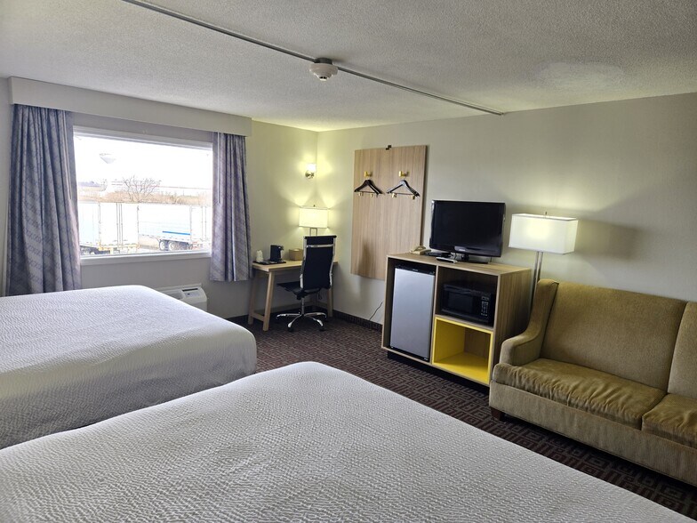 More Photos Of 711 S Downey St, West Branch Hotel For Sale