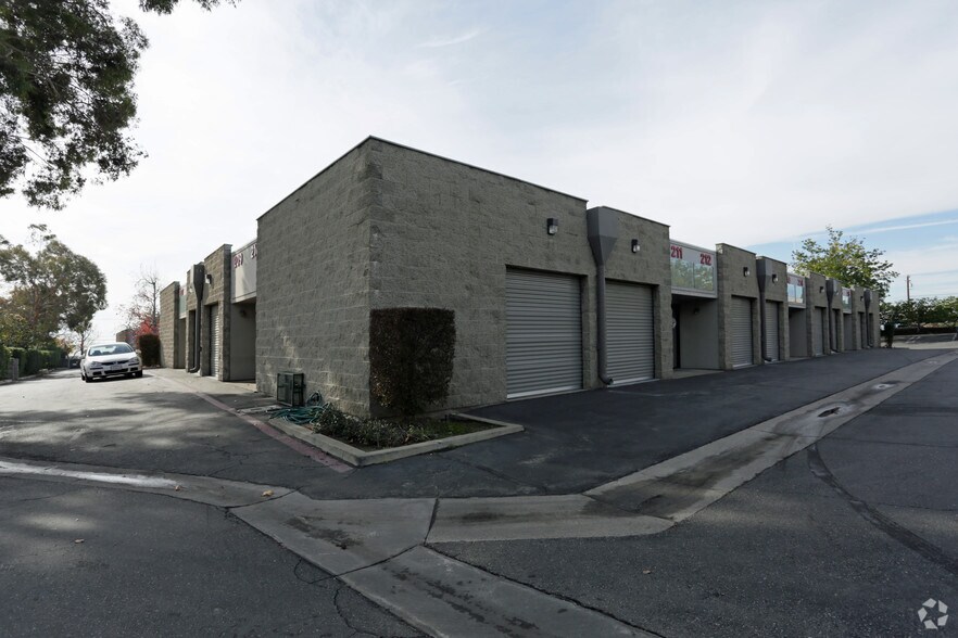 More Photos Of 1551 W 13th St, Upland Service For Lease