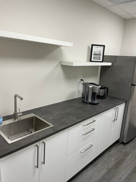 More Photos Of 3060 Valleywood Dr, Kettering Flex For Sale