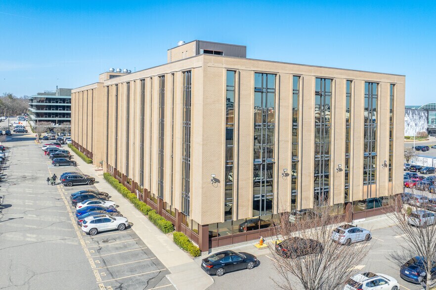 More Photos Of 300 Garden City Plz, Garden City Office For Lease