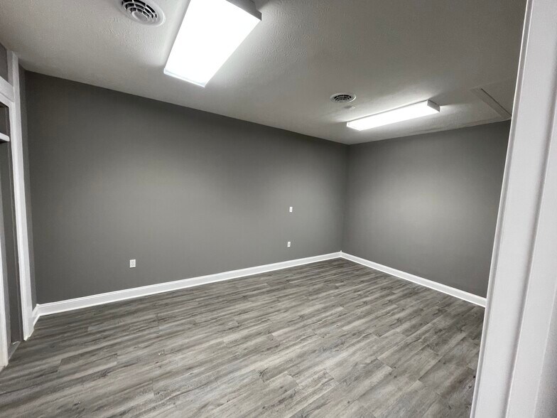 More Photos Of 2782 Waterlick Rd, Lynchburg Flex For Lease