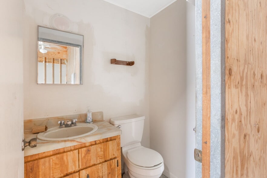 More Photos Of 300 N Dixie Ave, Fruitland Park Self Storage For Sale