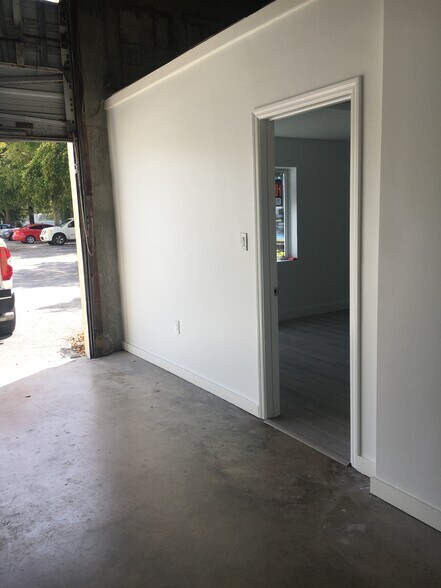 More Photos Of 1875 S Dixie Hwy, Pompano Beach Flex For Lease