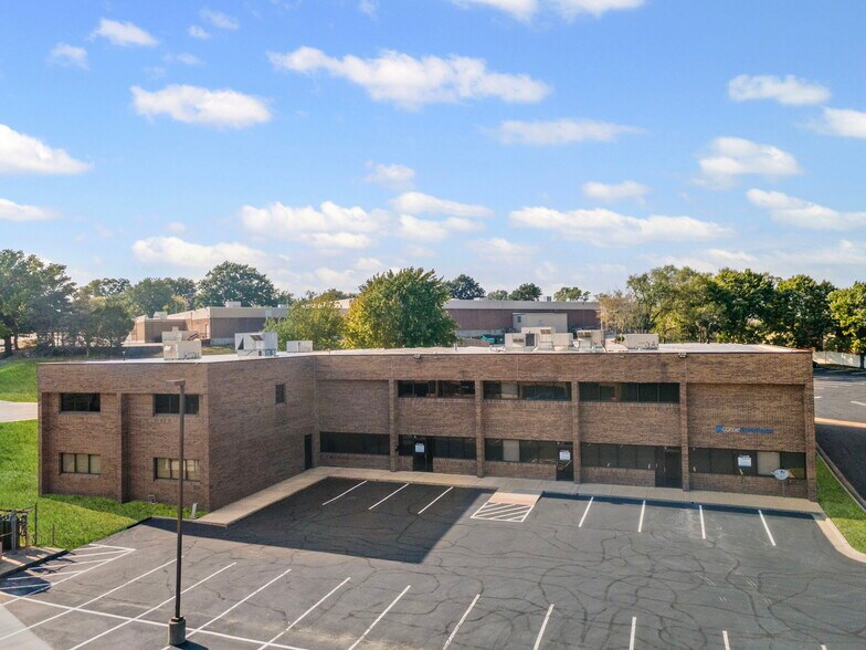 Primary Photo Of 2800 NE Kendallwood Pky, Gladstone Office For Lease