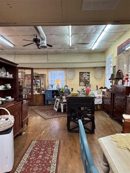 More Photos Of 104 E Railroad Ave, Glendale Freestanding For Sale