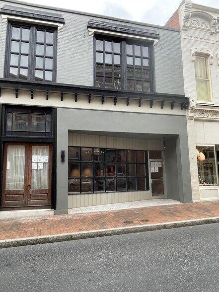 Primary Photo Of 20-24 E Beverley St, Staunton General Retail For Lease