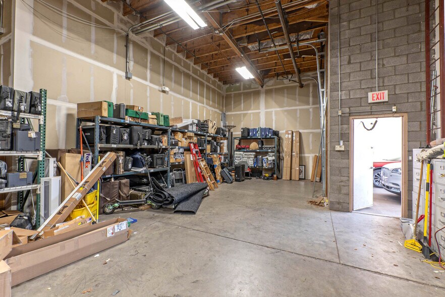 More Photos Of 2001 W Alameda Dr, Tempe Warehouse For Lease