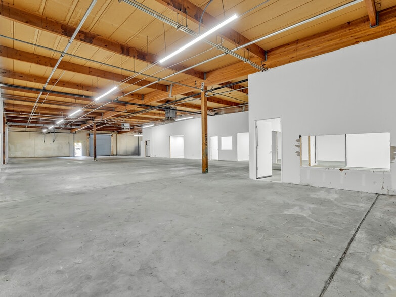 More Photos Of 5645 E Clinton Ave, Fresno Manufacturing For Lease