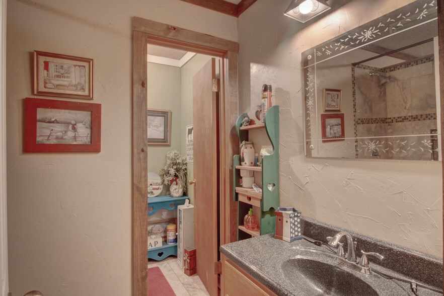 More Photos Of 617 W Main St, Whitesboro Garden Center For Sale