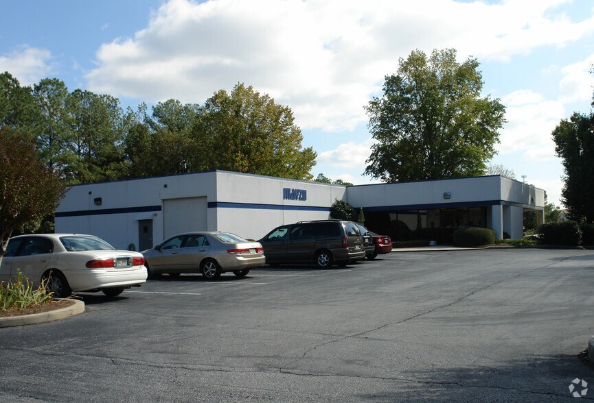 More Photos Of 6577 Peachtree Industrial Blvd, Peachtree Corners Light Distribution For Sale
