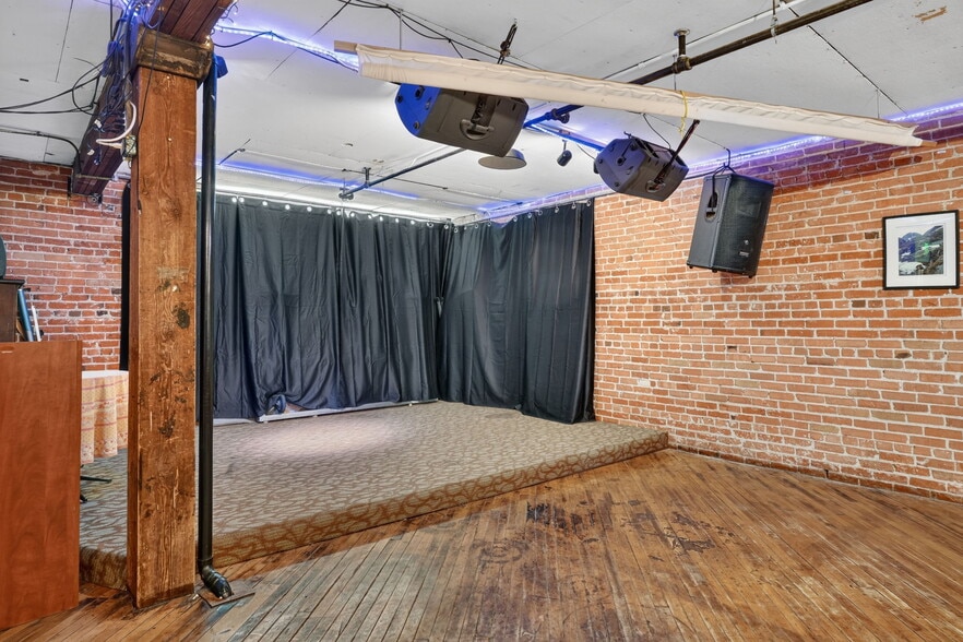 More Photos Of 615 S 1st Ave, Pocatello Restaurant For Sale