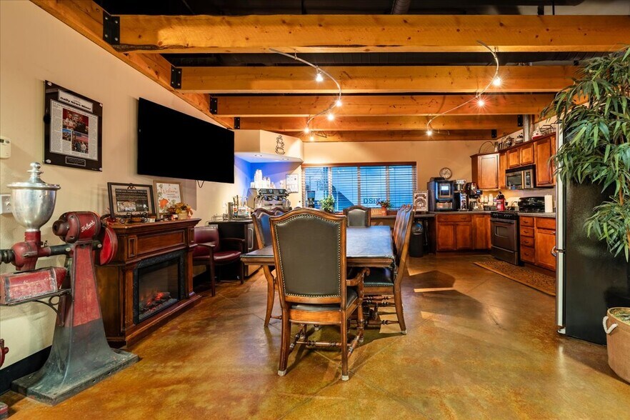 More Photos Of 1502 Minnie St, Fairbanks Industrial For Sale