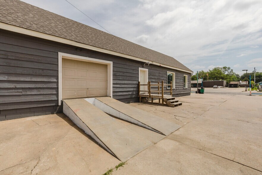 More Photos Of 2013 S Broadway St, Wichita Auto Dealership For Sale