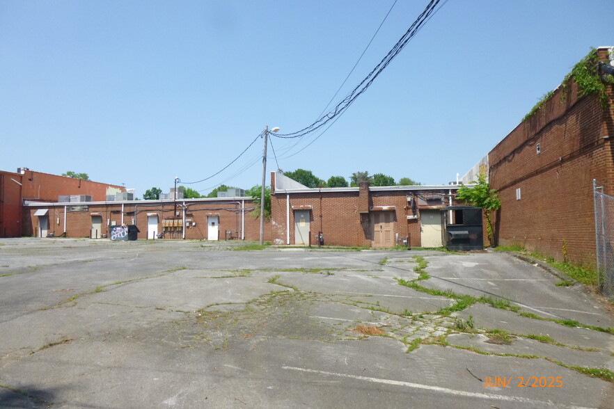 More Photos Of 1103-1115 N Roan St, Johnson City Supermarket For Sale