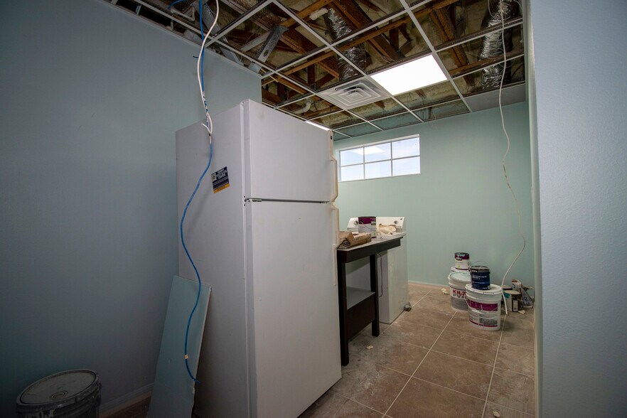 More Photos Of 4535 Tamiami Trl, Port Charlotte Office For Lease