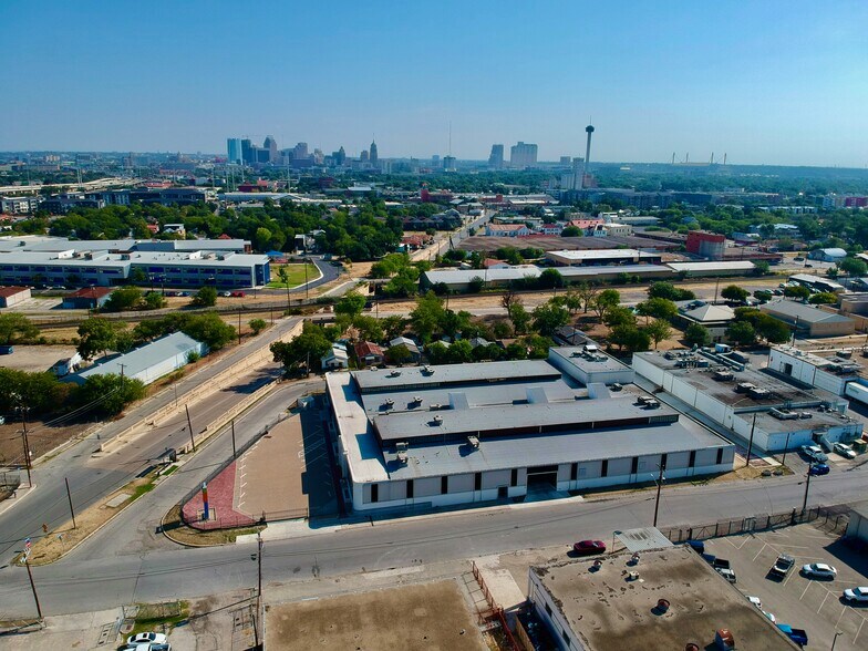 More Photos Of 612 Nogalitos St, San Antonio Flex For Sale