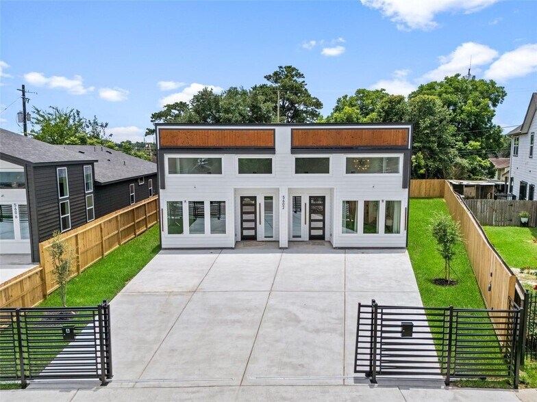 Primary Photo Of 5602 Pershing St, Houston Apartments For Sale