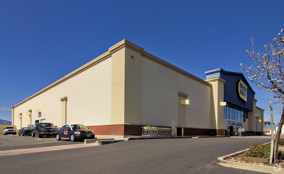 More Photos Of 1010 Hilltop Dr, Redding Freestanding For Sale