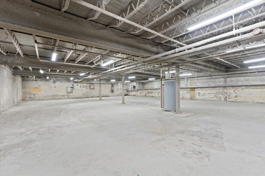 More Photos Of 736-744 Ouellette Av, Windsor Storefront For Sale