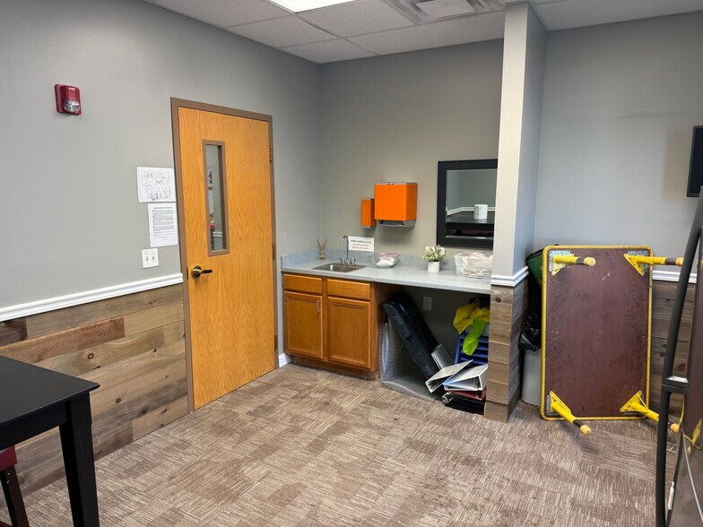 More Photos Of 5225 N 158th Ave, Omaha Daycare Center For Lease