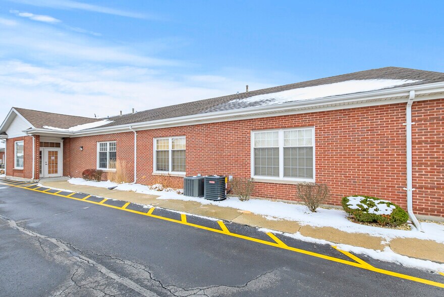 More Photos Of 15859 Ridgeland Ave, Oak Forest Office For Lease