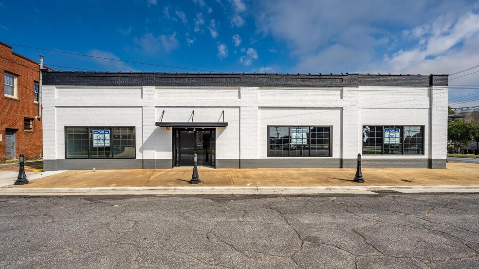 Primary Photo Of 110 E A St, Newton Freestanding For Lease