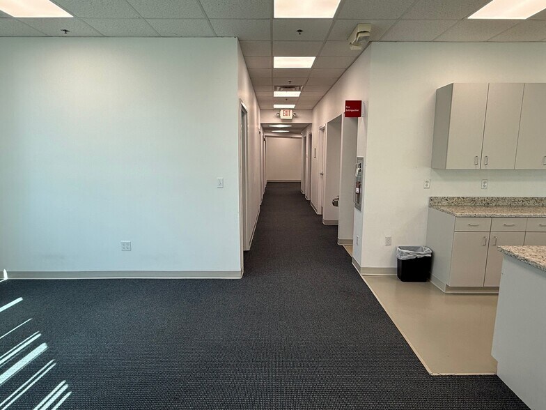 More Photos Of 1 Technology Park Dr, Bourne Medical For Lease
