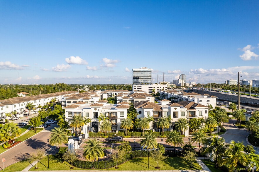 More Photos Of 20080 W Dixie Hwy, Miami General Retail For Lease