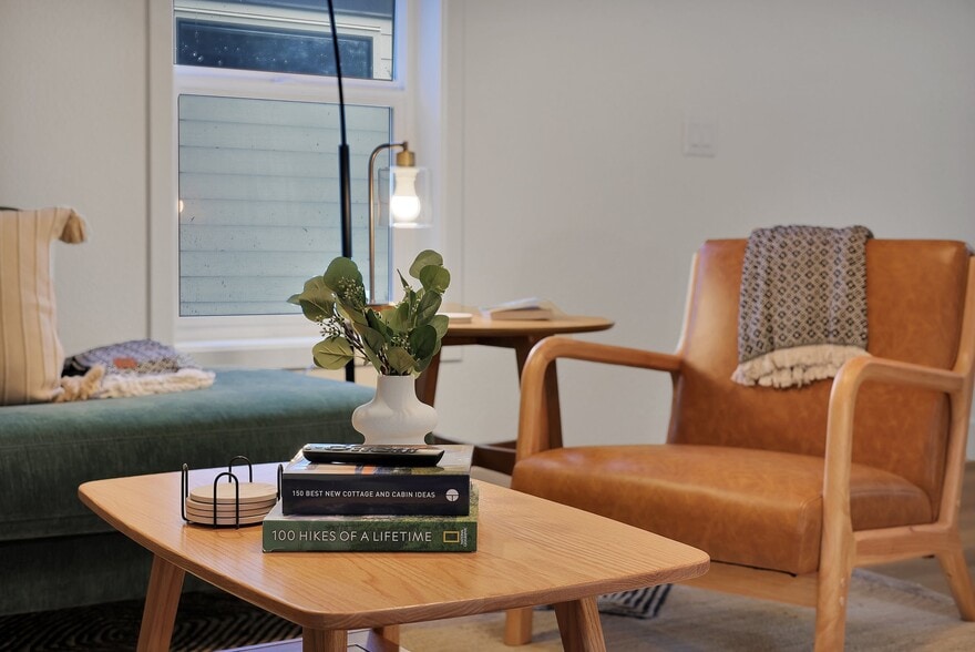 More Photos Of 4727 Dunsmuir Ave, Dunsmuir Hotel For Sale