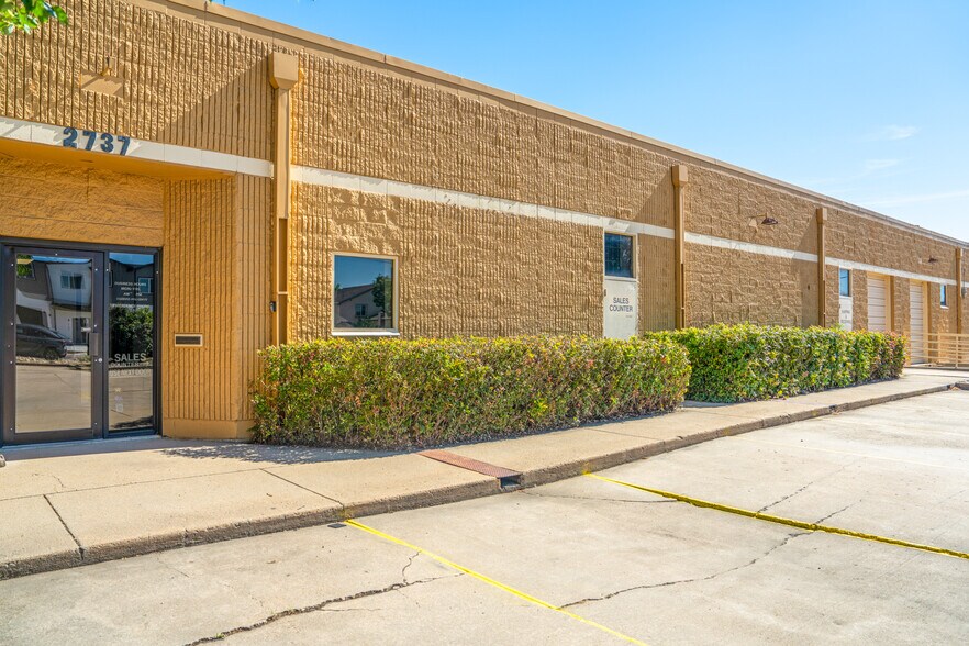 More Photos Of 2737 W 2nd Ave, Denver Warehouse For Lease