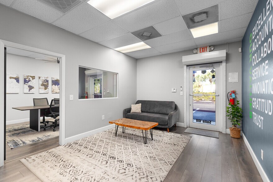 More Photos Of 5600 Zip Dr, Fort Myers Warehouse For Lease