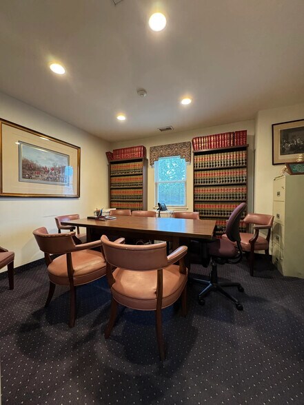More Photos Of 124 Medford Ave, Patchogue Office For Sale