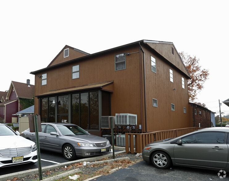 More Photos Of 924 N Wood Ave, Linden Medical For Lease
