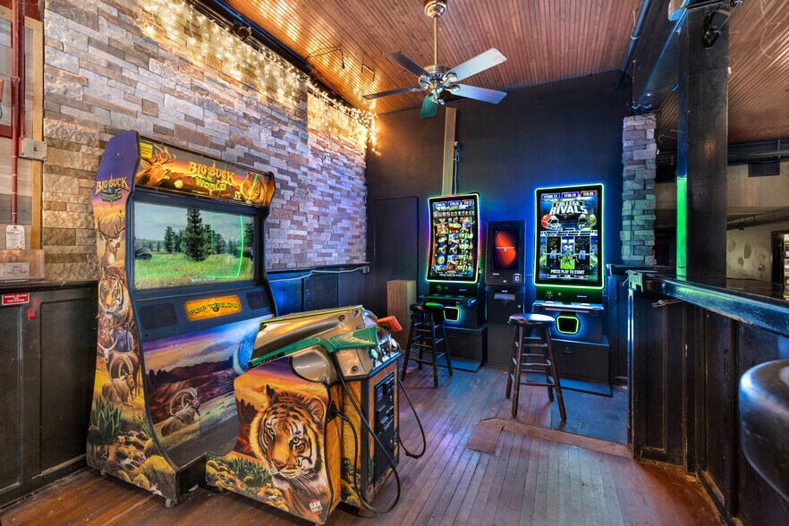 More Photos Of 139 E Hopkins St, San Marcos Bar For Sale