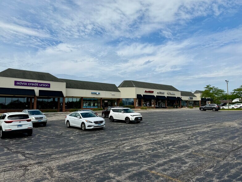 More Photos Of 800-860 S Route 83, Mundelein Unknown For Lease