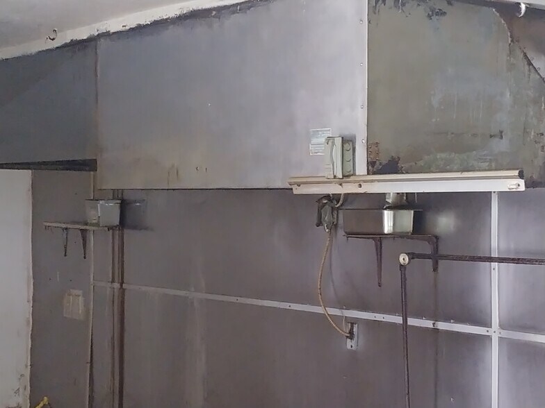 More Photos Of 127-129 Grand Ave, Bacliff Restaurant For Lease