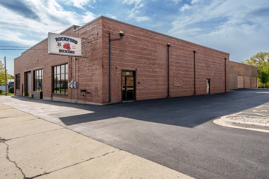 More Photos Of 727 1st Ave, Rockford Industrial For Sale