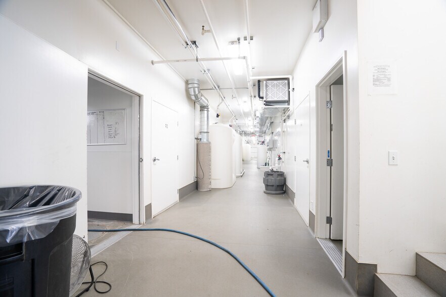 More Photos Of 19533 McLane St, Palm Springs Distribution For Sale