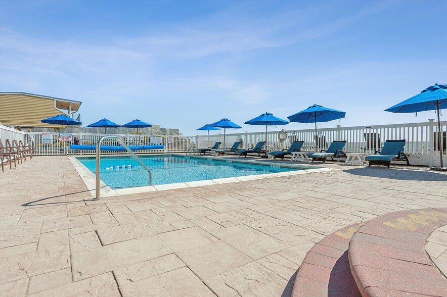 More Photos Of 84 S Emerson Ave, Montauk Hotel For Sale