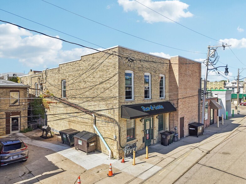 More Photos Of 122-124 N Main St, Jefferson Storefront Retail Residential For Sale