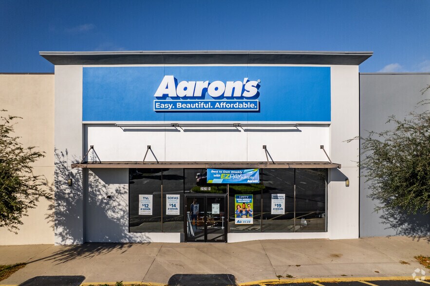 More Photos Of 2816-2830 S Bay St, Eustis General Retail For Lease