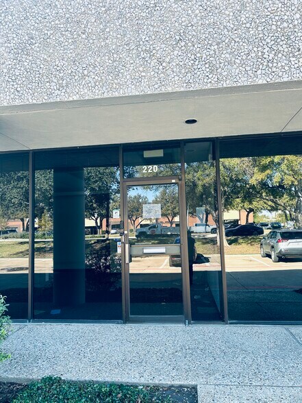 More Photos Of 2101 Midway Rd, Carrollton Light Manufacturing For Lease