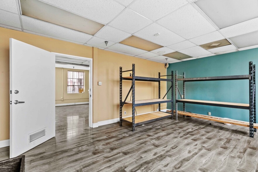 More Photos Of 3255 Saco St, Vernon Warehouse For Lease