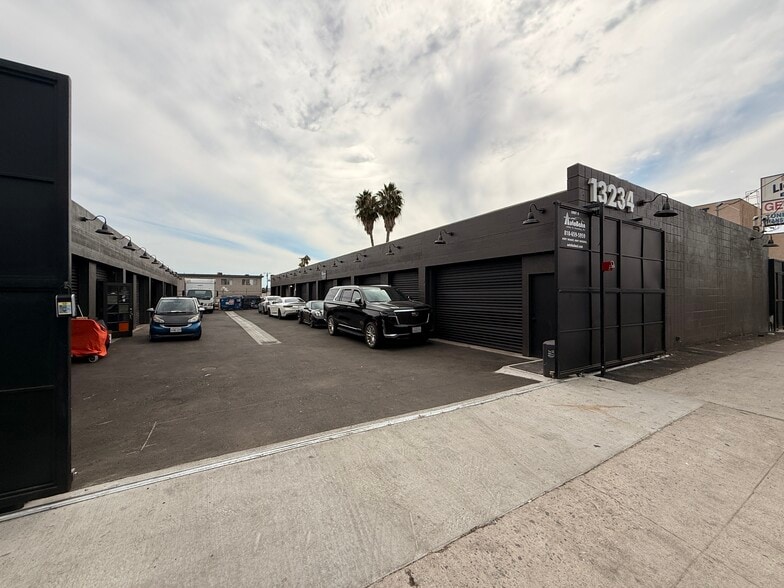 More Photos Of 13228-13234 Sherman Way, North Hollywood Warehouse For Lease