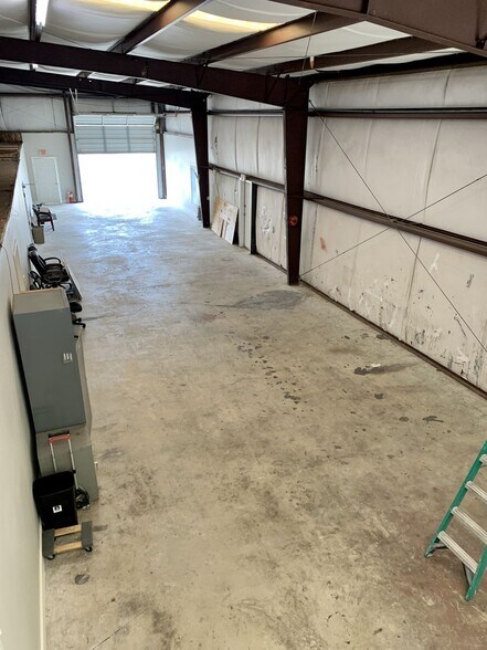 More Photos Of 2717 Ruby, Gonzales Service For Lease