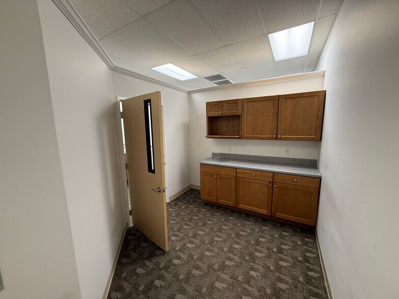 More Photos Of 1103 S 16th St, Clarinda General Retail For Lease